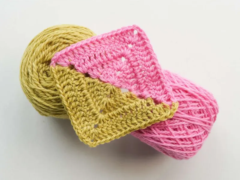 Finished Diagonal Two-Color Solid Granny Square