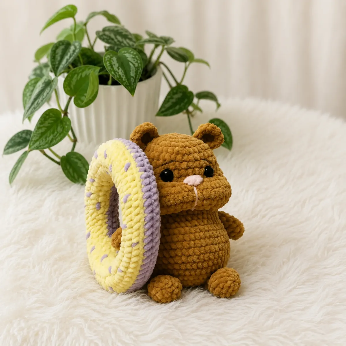 Amigurumi hamster with donut crochet pattern