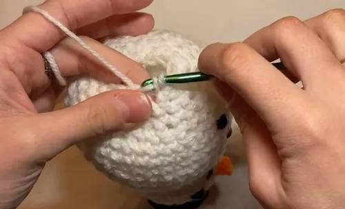 Amigurumi plush snowman crochet pattern for beginners — photo 2