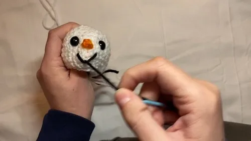 Amigurumi plush snowman crochet pattern for beginners — photo 4