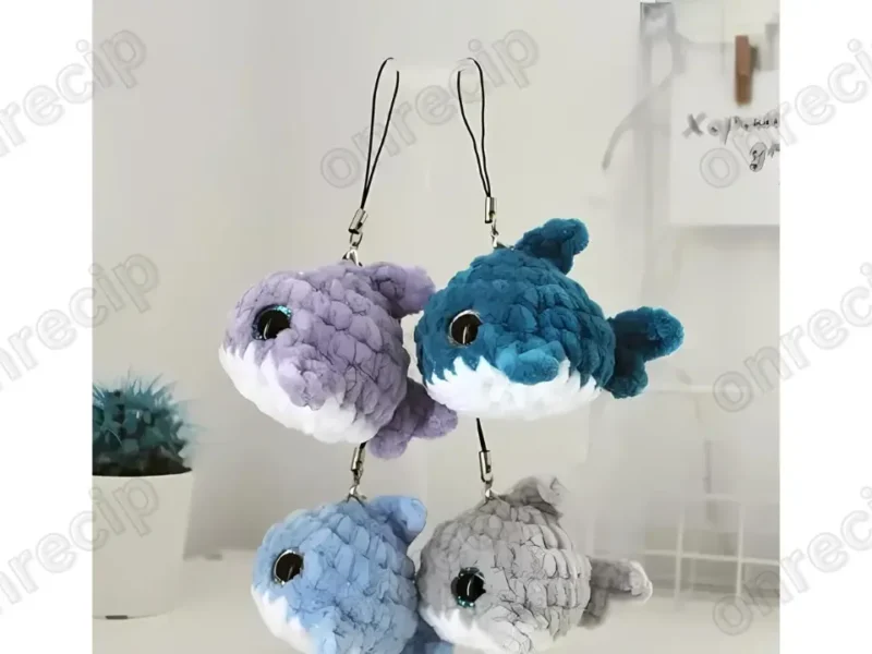 Amigurumi shark keychain crochet pattern in plush yarn