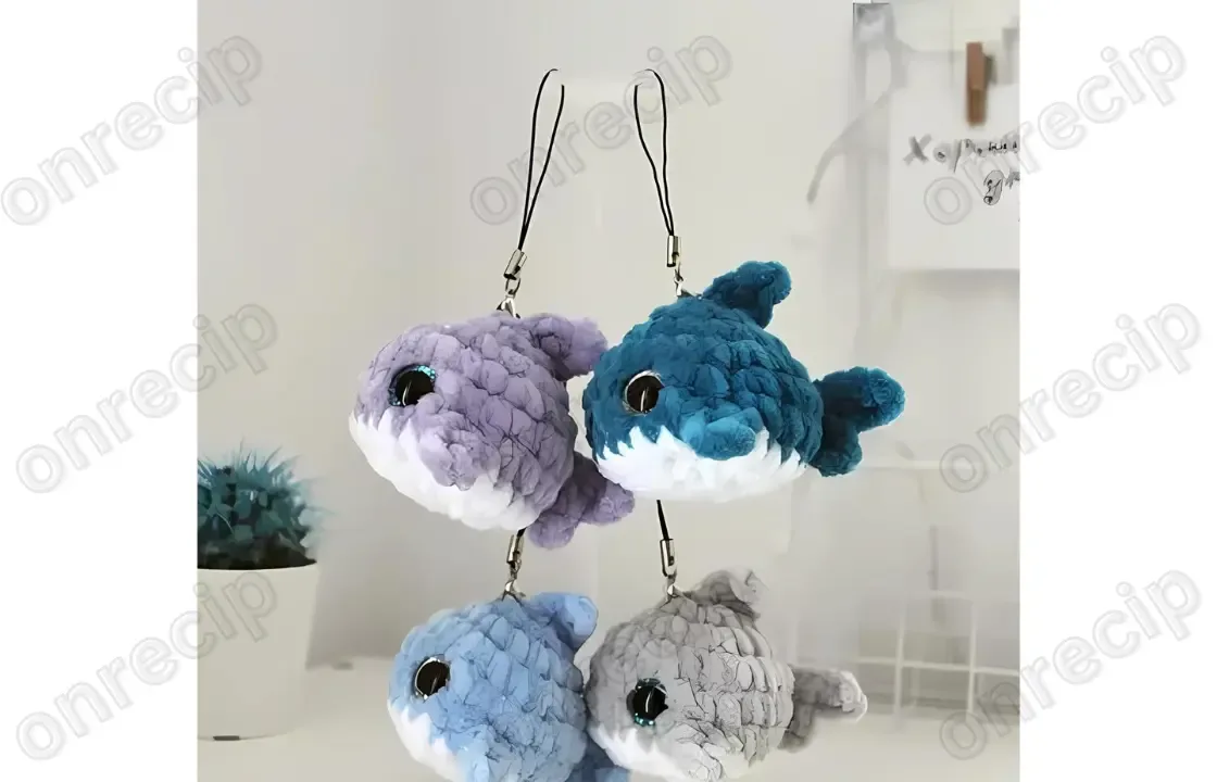 Amigurumi shark keychain crochet pattern in plush yarn