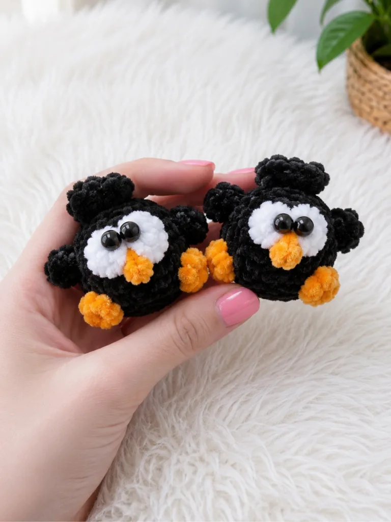 Baby crow amigurumi pattern with big eyes and puff feet — photo 2