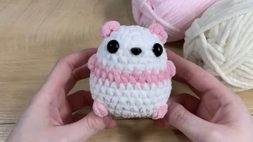 Crochet amigurumi panda with a no-sew bobble face