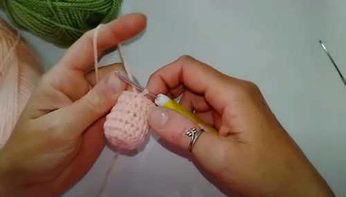 Easy crochet flower garland with hdc petals — photo 4
