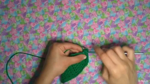 Easy crochet Jamaican flag applique for beginners — photo 4