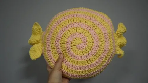 Crochet a spiral candy pillow with color-change rounds