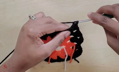 Granny square basketball shorts you build from two panels — photo 4