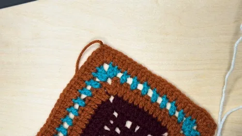 Granny square purse with strap crochet pattern — photo 3