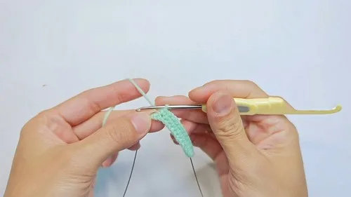 How to crochet a wired lavender daisy flower — photo 5