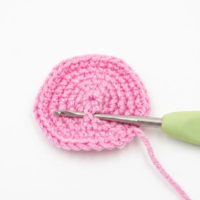 Jellyfish amigurumi with curly tentacles and a domed cap — photo 4
