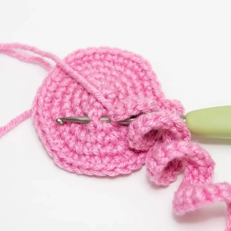 Jellyfish amigurumi with curly tentacles and a domed cap — photo 6