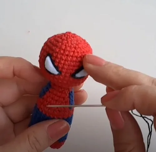 Mini spider hero amigurumi for keys and bags — photo 2