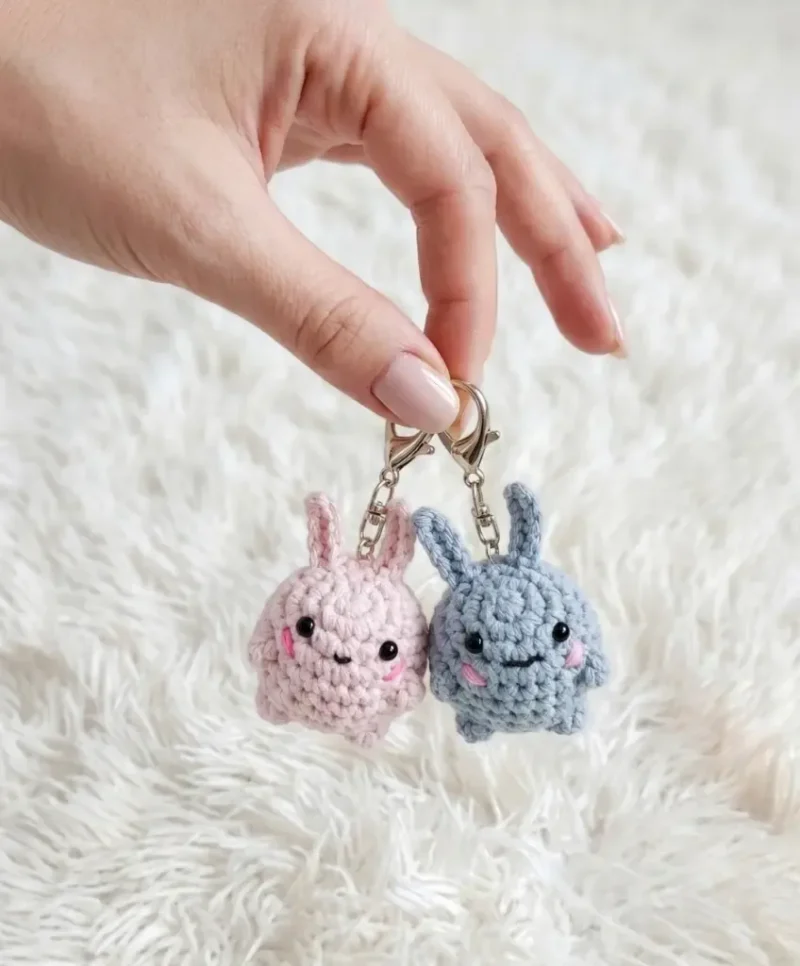 One-piece crochet bunny keychain amigurumi pattern — photo 3