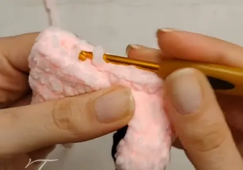 Plush amigurumi bunny crochet pattern with safety eyes — photo 3