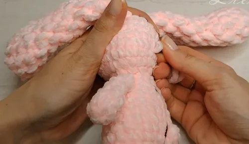 Plush amigurumi bunny crochet pattern with safety eyes — photo 4