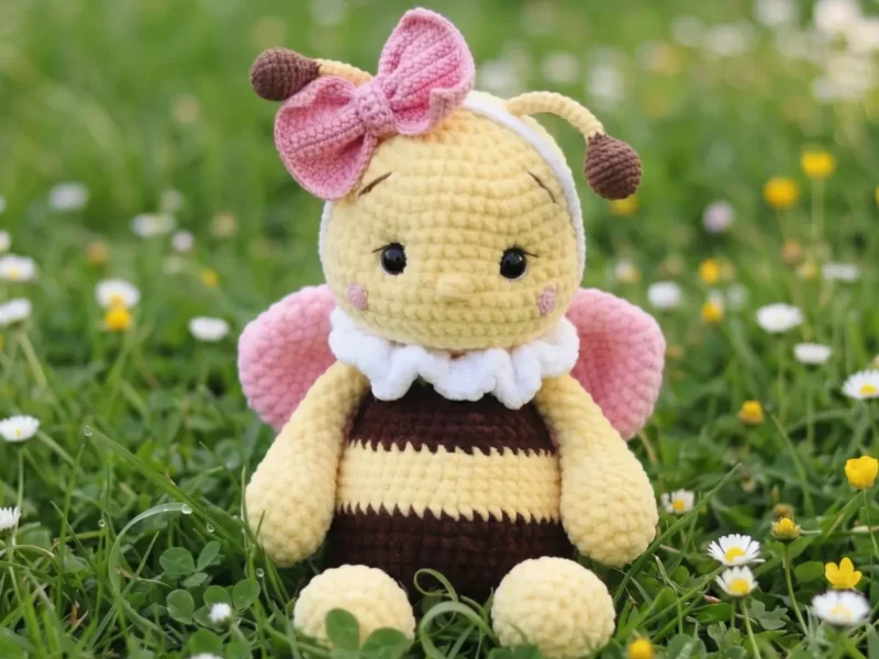 How to crochet a plush bee amigurumi