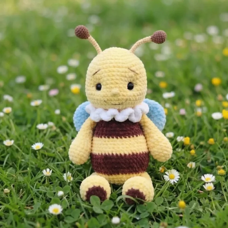 How to crochet a plush bee amigurumi — photo 2