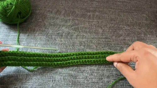 Ribbed crochet beanie hat worked flat, three sizes — photo 3
