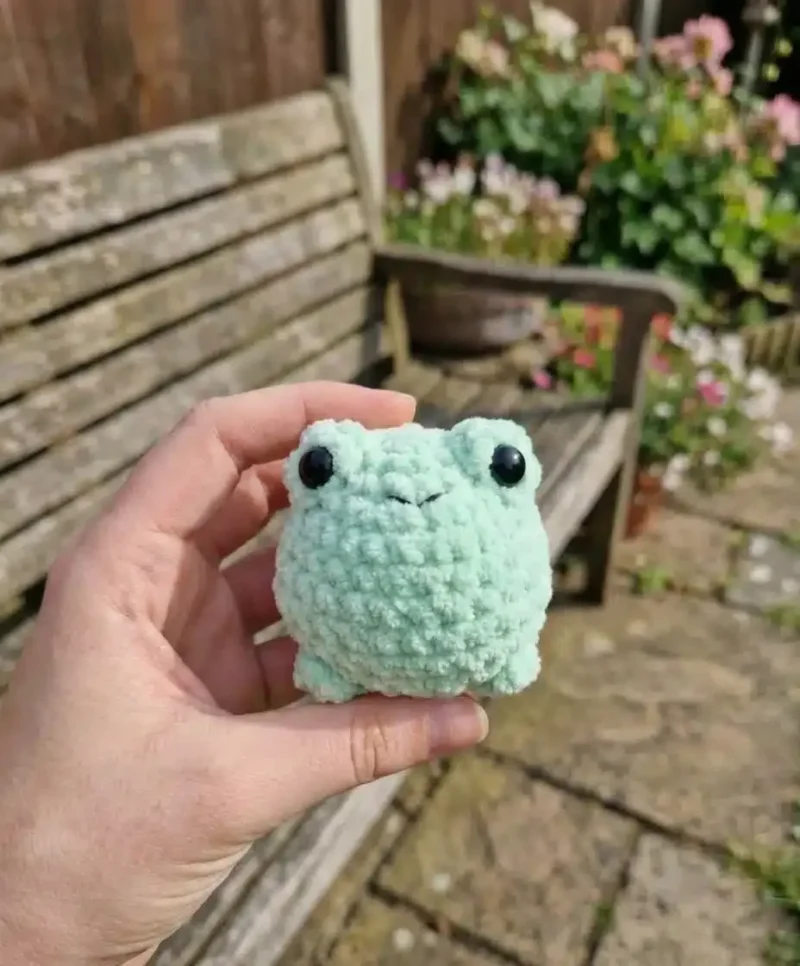 How to crochet a stackable amigurumi frog — photo 3