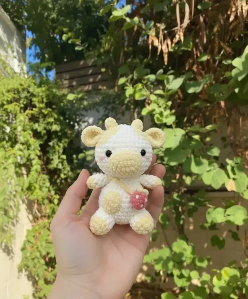 Strawberry cow amigurumi: a piece-built crochet pattern — photo 2