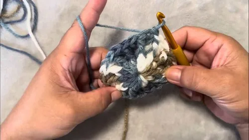 Textured post stitch hat worked in one skein — photo 2