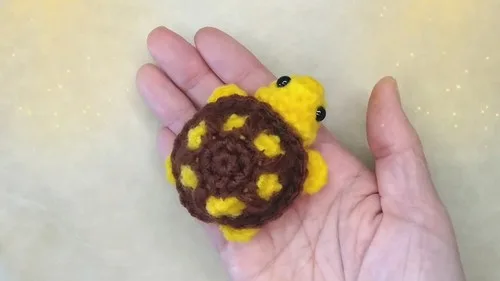 Two-color amigurumi turtle plushie pattern
