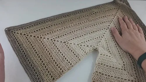 Two-hexagon cardigan with a lacy yoke and mattress-stitch seams — photo 2
