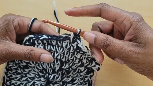 Two-strand crochet purse with flap and straps — photo 3