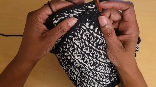 Two-strand crochet purse with flap and straps — photo 6