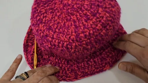 Two-tone crochet bucket hat pattern for summer — photo 3
