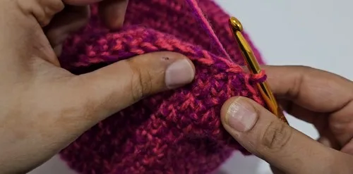 Two-tone crochet bucket hat pattern for summer — photo 4
