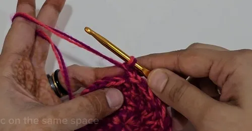 Two-tone crochet bucket hat pattern for summer — photo 5